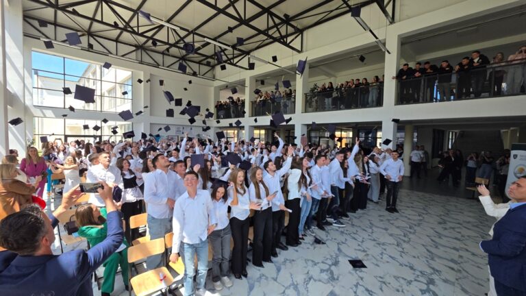 Diplomojnë maturantët e gjeneratës 2023-2026 në gjimnazin “Dr Shaban Hashani” në Ferizaj