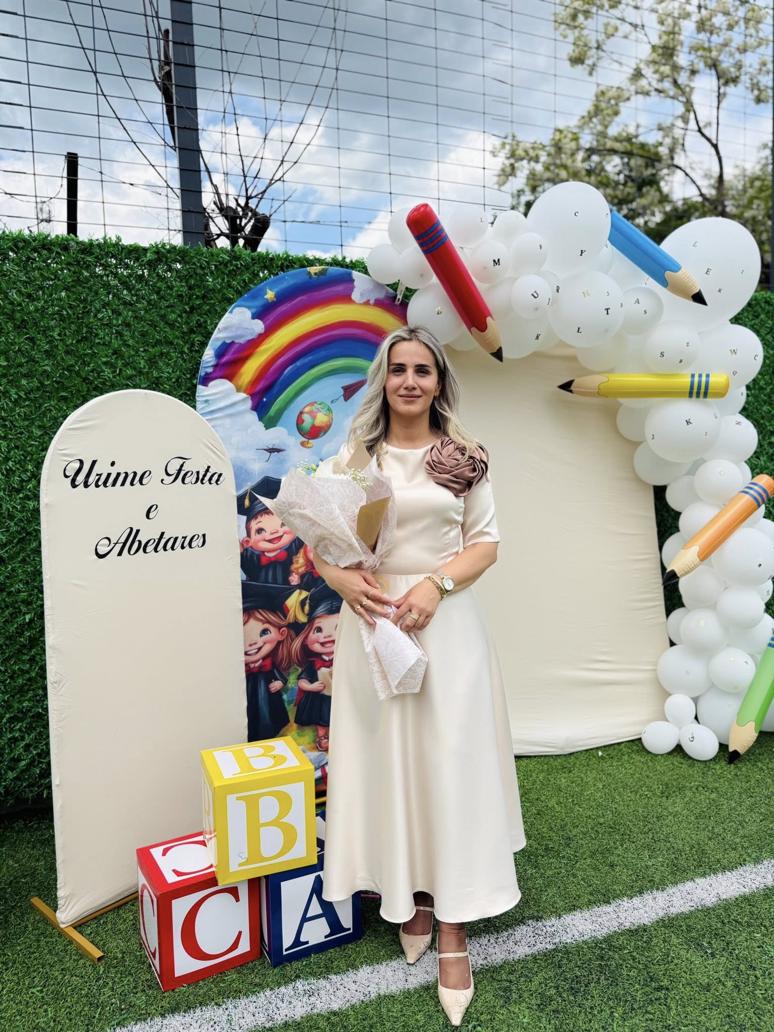 Mesazhi emocional i mësueses Grevista Syla Sadiku për Festën e Abetares 2 gev