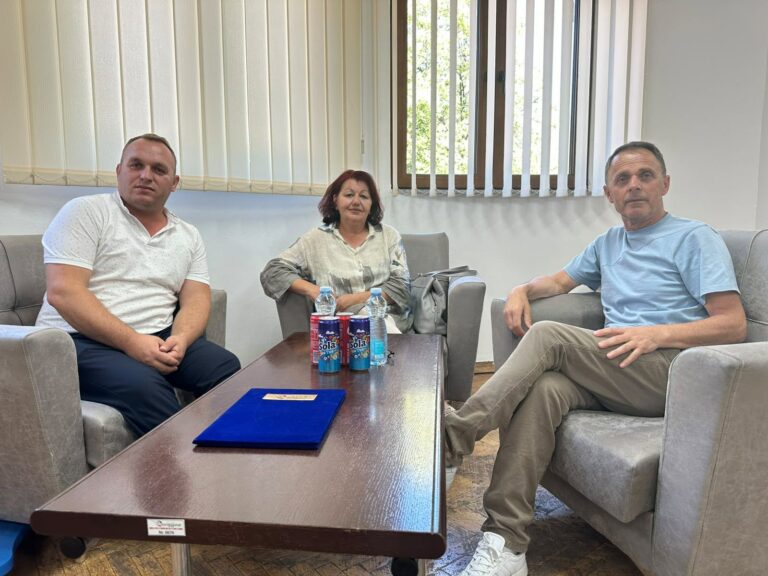 Pensionohet profesoresha e muzikës Violeta Kurhasani nga Peja