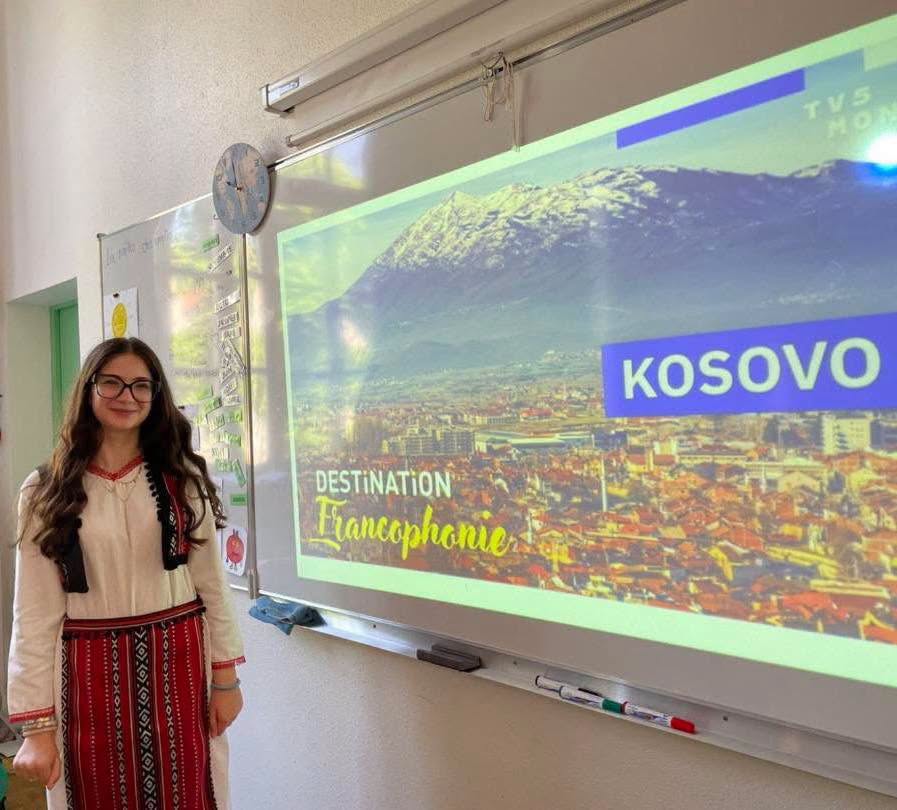 Studentja Anea Vuçitërna prezanton traditat dhe kulturën e Kosovës në Francë 2 728213155 1562357912152195 6985535176584824005 n
