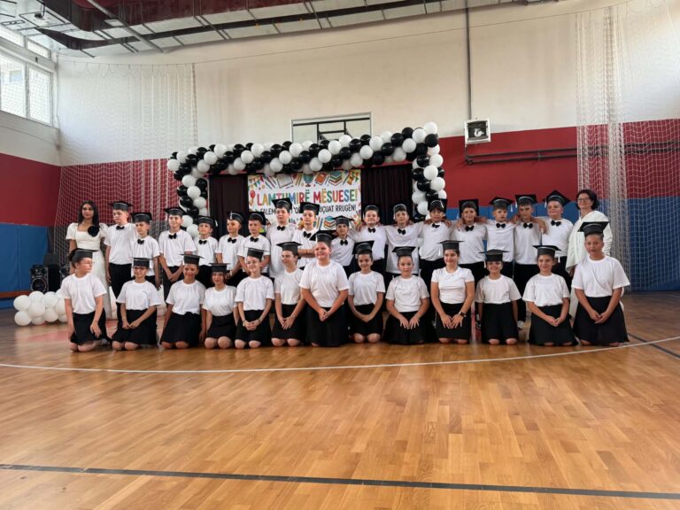 Klasa 5/1 e shkollës “Dardania” në Prishtinë përfundon klasën e pestë me një program plot emocione