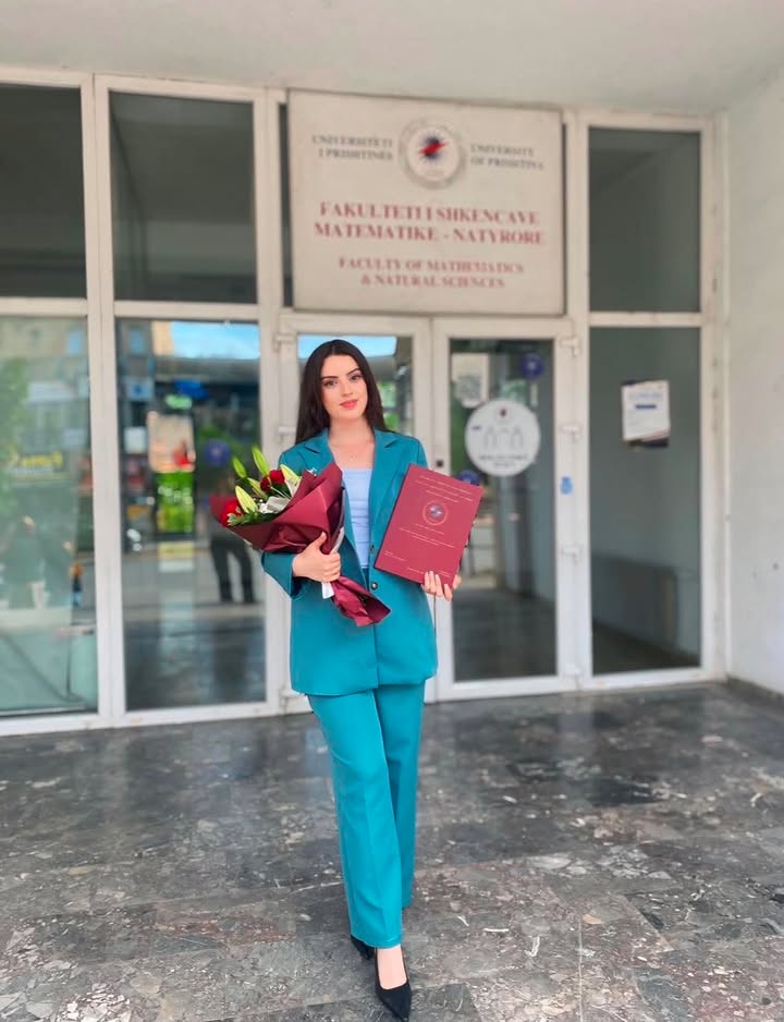 Laureta Hamza, mësuesja e Biologjisë nga Drenasi që po ndërton rrugëtim në shkencë 3 737494112 1554685079636904 9186047402642559248 n